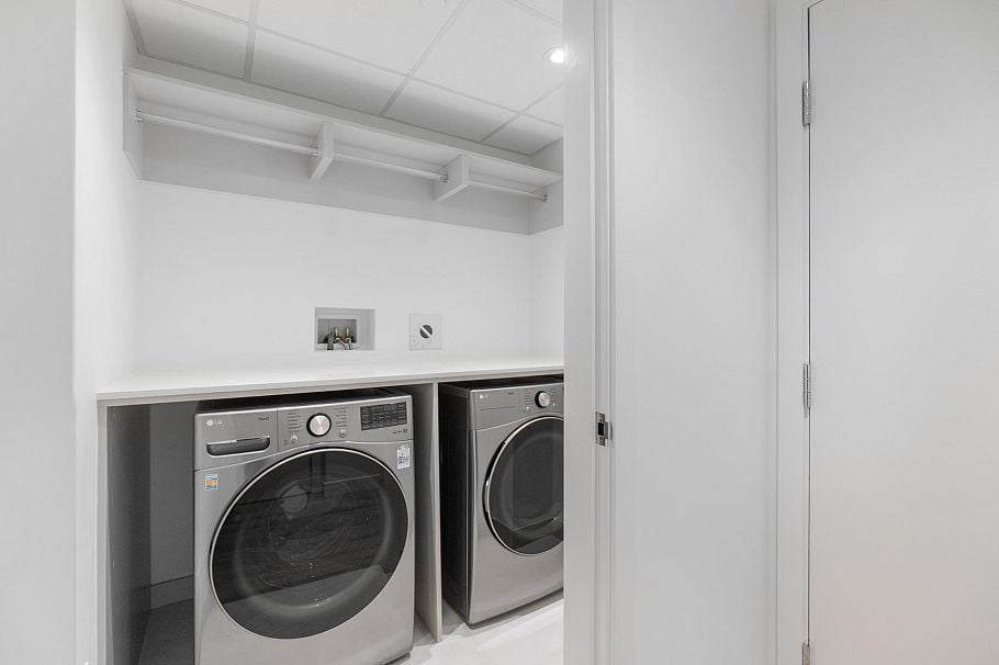 325 755 Harbourside Drive North Vancouver, BC - 14