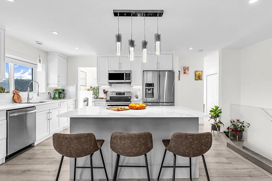 4254 Caddy Road North Vancouver, BC - 5