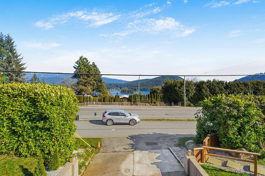 4254 Caddy Road North Vancouver, BC - 32