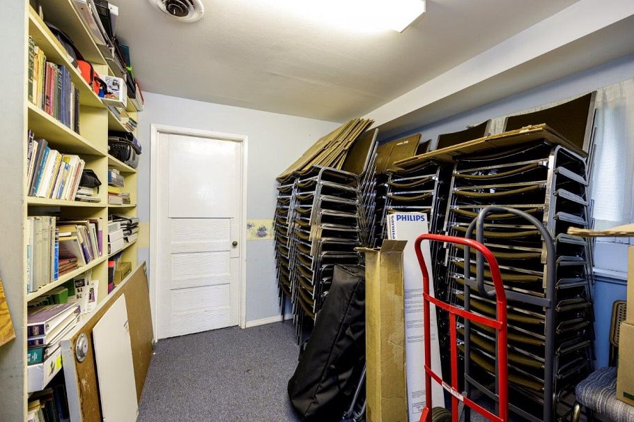 131 E Kings Road North Vancouver, BC - 21