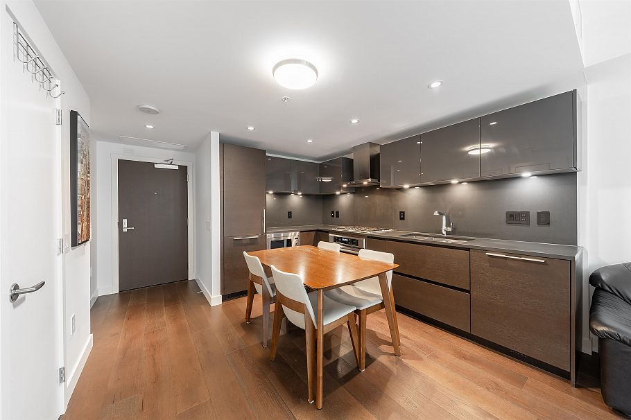 201 1561 W 57th Avenue Vancouver, BC - 5