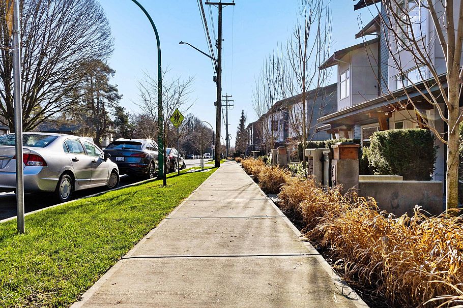 54 912 Premier Street North Vancouver, BC - 24