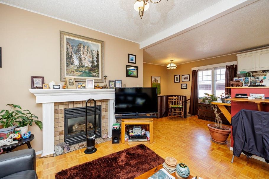 123 E Kings Road North Vancouver, BC - 11