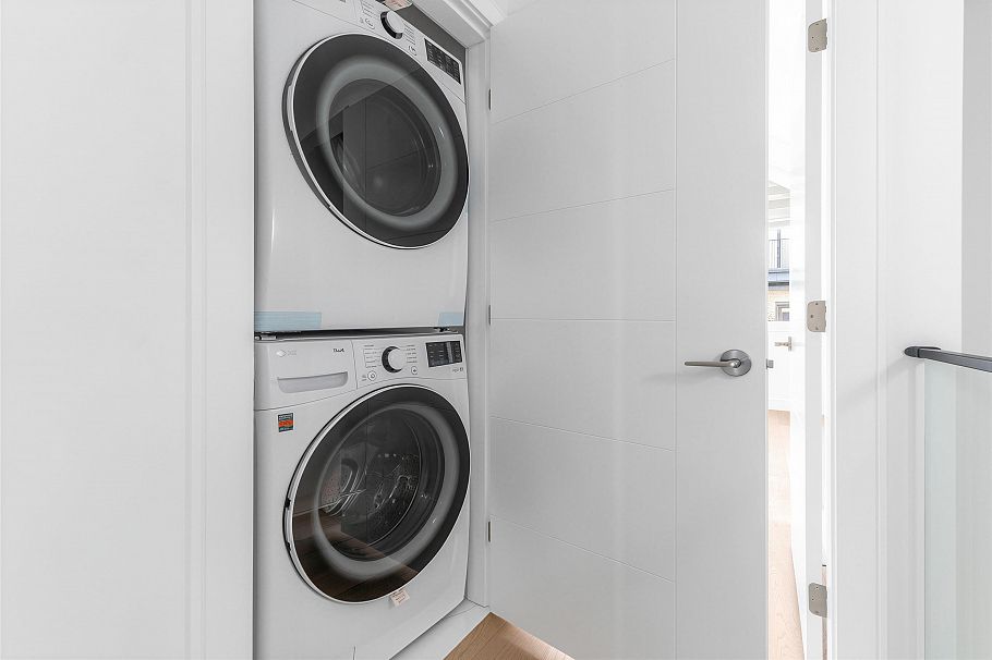 7353 Oak Street Vancouver, BC - 11