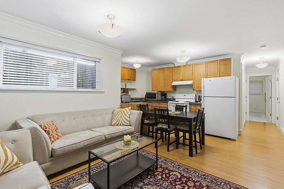 1017 Canyon Boulevard North Vancouver, BC - 29