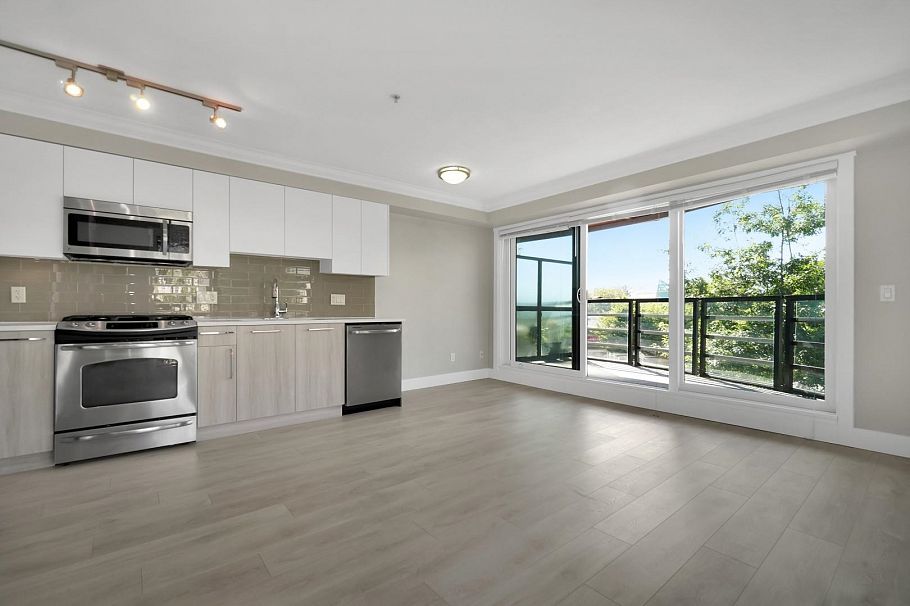 309 857 W 15th Street North Vancouver, BC - 1