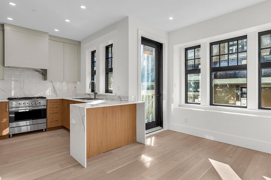 2568 W 2nd Avenue Vancouver, BC - 8