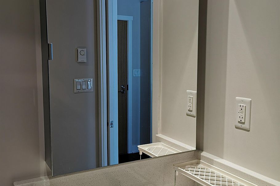 232 1777 W 7th Avenue Vancouver, BC - 5