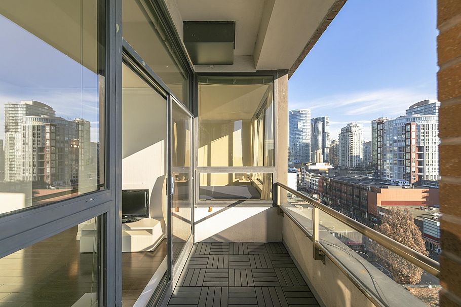 908 1010 Howe Street Vancouver, BC - 10