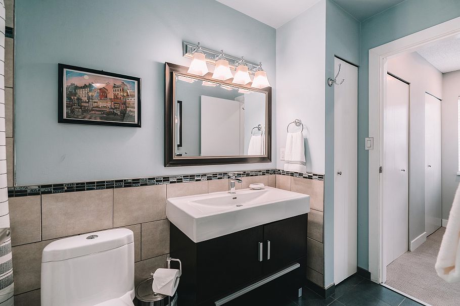 19 230 W 14th Street North Vancouver, BC - 27