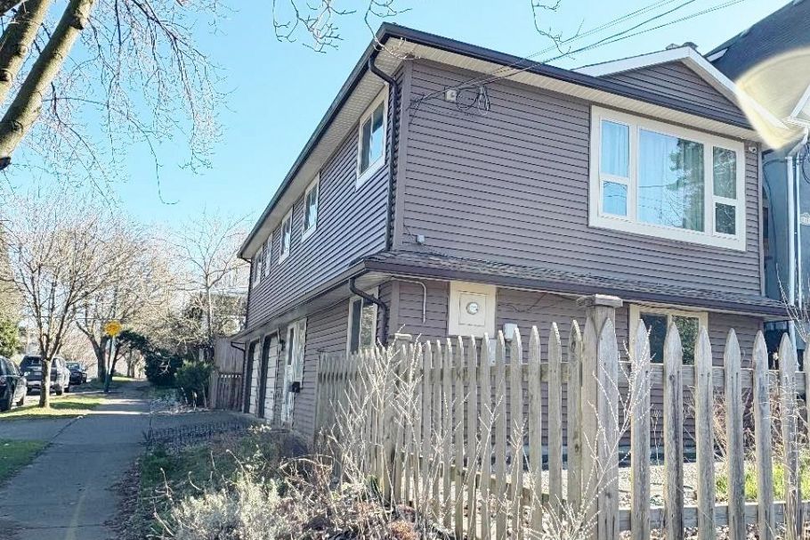 2038 Napier Street Vancouver, BC - 23