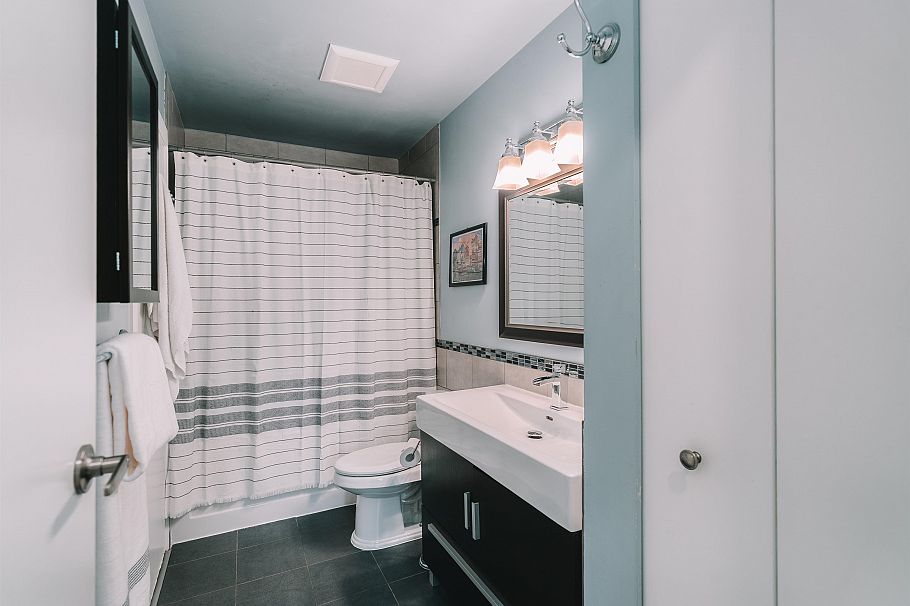 19 230 W 14th Street North Vancouver, BC - 31