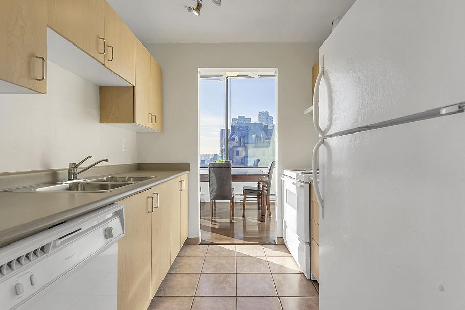 908 1010 Howe Street Vancouver, BC - 7