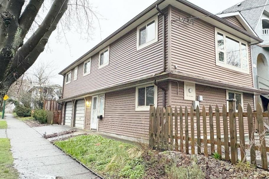 2038 Napier Street Vancouver, BC - 22