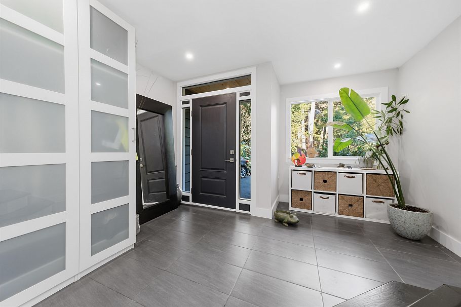 4535 Raeburn Street North Vancouver, BC - 3