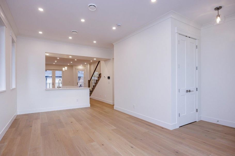 254 E 18th Street North Vancouver, BC - 9