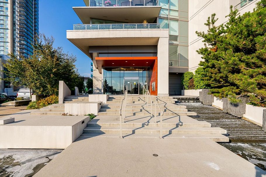 2106 1550 Fern Street North Vancouver, BC - 7