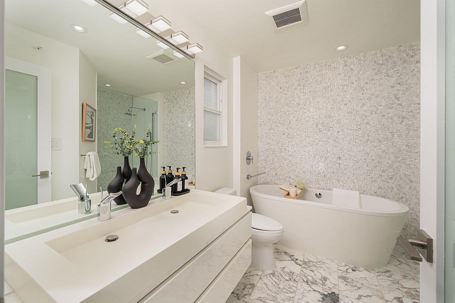 4068 W 15th Avenue Vancouver, BC - 18