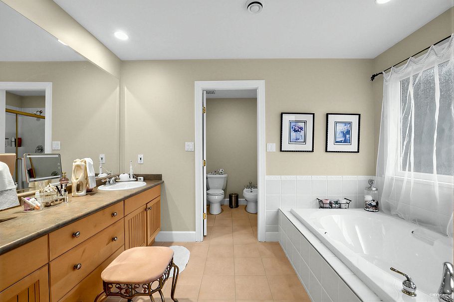 2244 Edgemont Boulevard North Vancouver, BC - 16