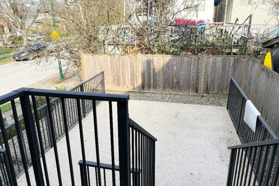 2038 Napier Street Vancouver, BC - 26