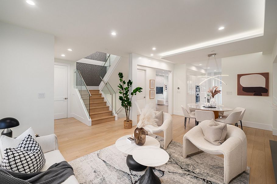 4068 W 15th Avenue Vancouver, BC - 2