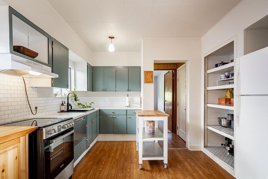 3446 Church Street North Vancouver, BC - 2