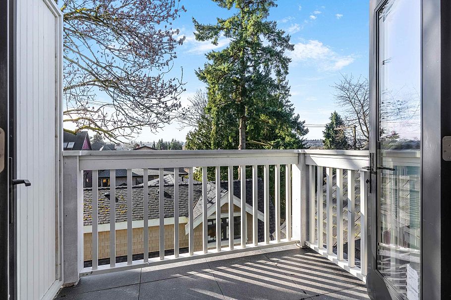 2568 W 2nd Avenue Vancouver, BC - 25