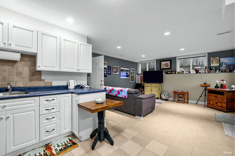 2244 Edgemont Boulevard North Vancouver, BC - 26