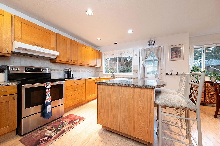 628 E 21st Street North Vancouver, BC - 6