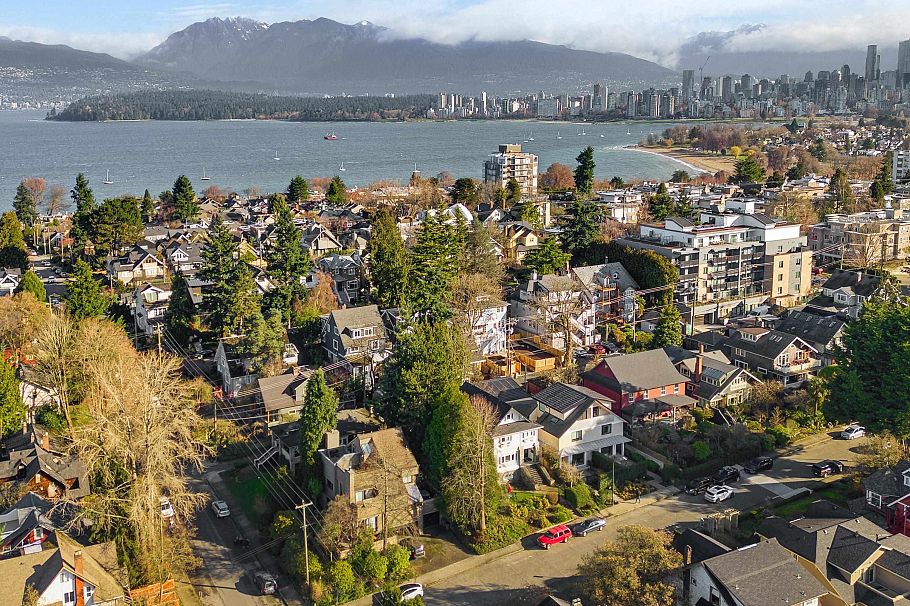 2568 W 2nd Avenue Vancouver, BC - 31