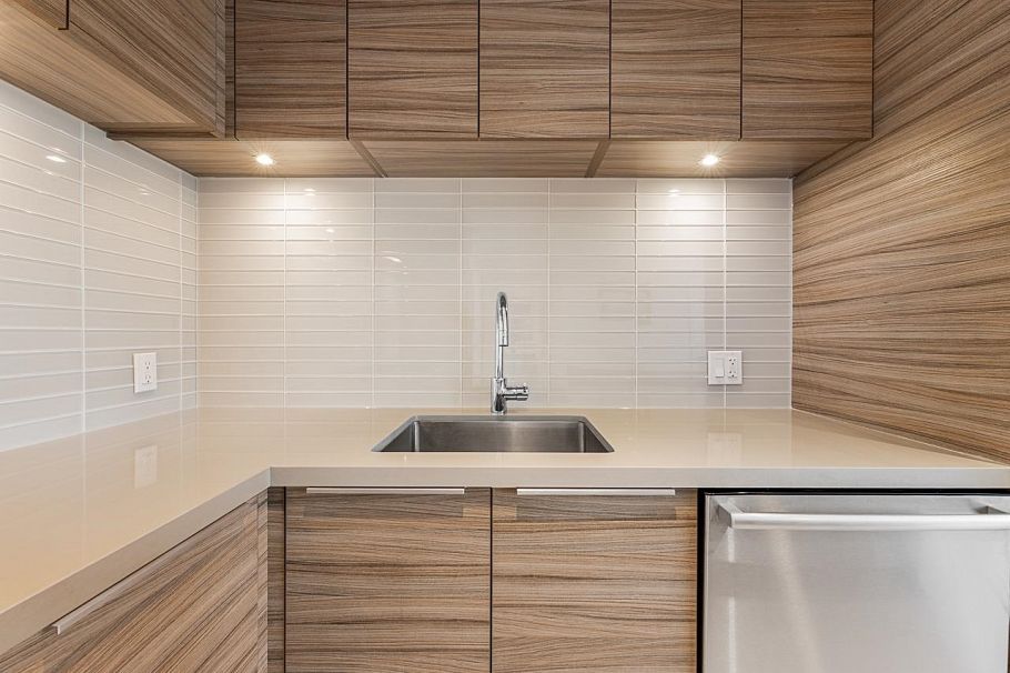 2106 1550 Fern Street North Vancouver, BC - 10