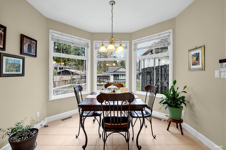 2244 Edgemont Boulevard North Vancouver, BC - 11