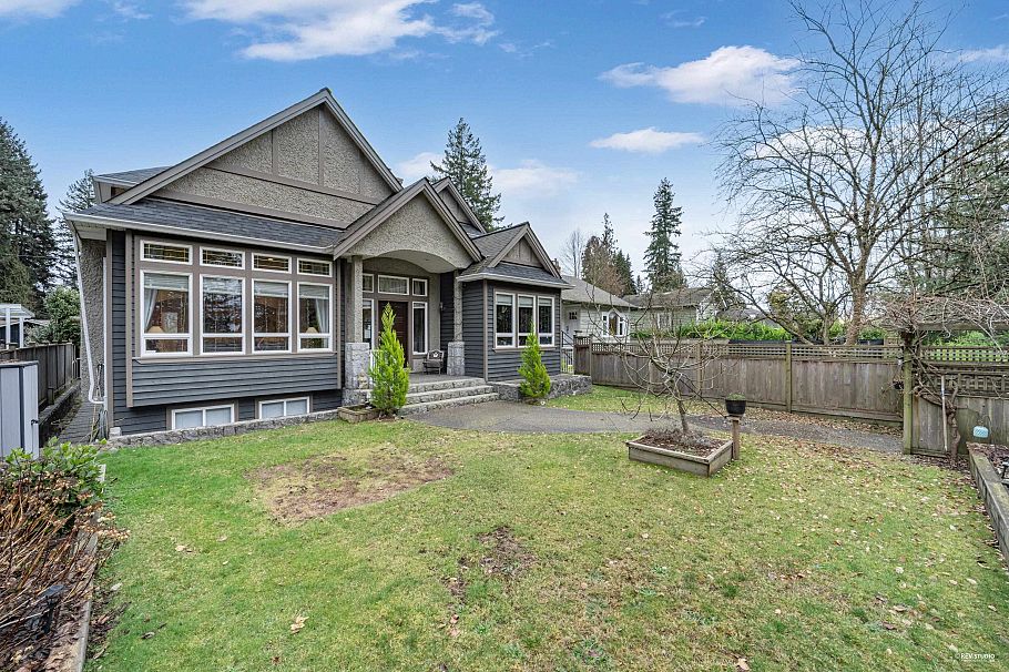 2244 Edgemont Boulevard North Vancouver, BC - 37