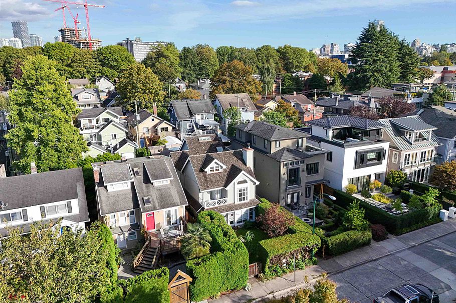 1346 Laburnum Street Vancouver, BC - 37