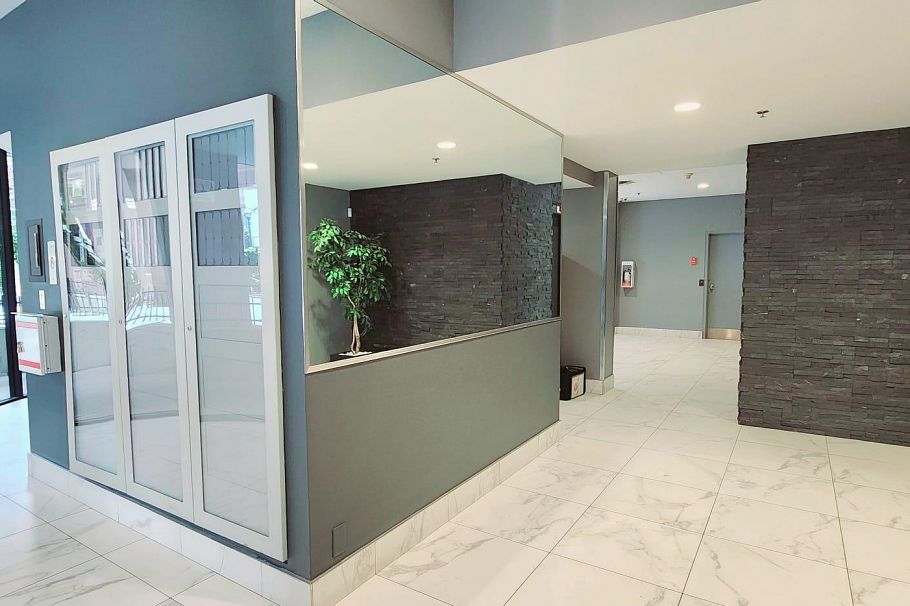 208 811 Helmcken Street Vancouver, BC - 11