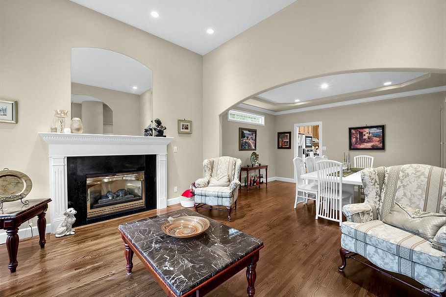 2244 Edgemont Boulevard North Vancouver, BC - 3