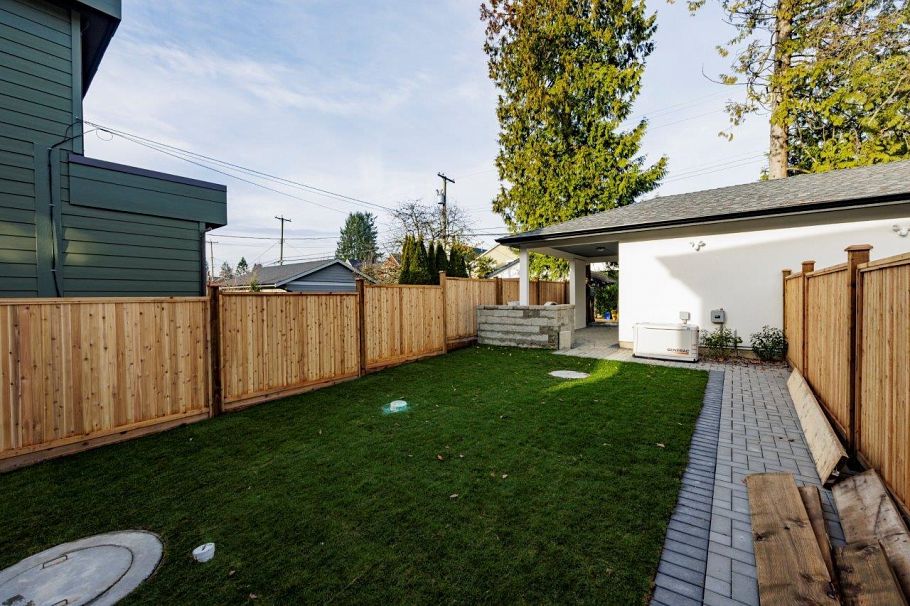 254 E 18th Street North Vancouver, BC - 32