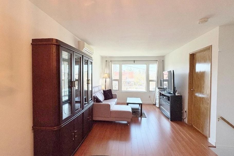 2038 Napier Street Vancouver, BC - 2