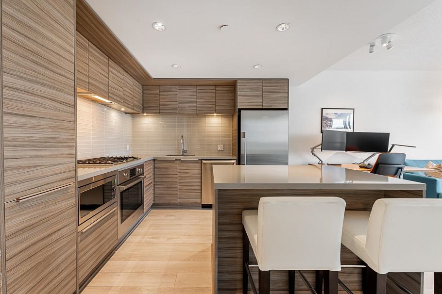 2106 1550 Fern Street North Vancouver, BC - 8