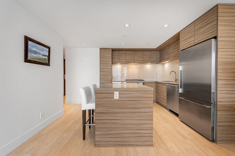 2106 1550 Fern Street North Vancouver, BC - 12