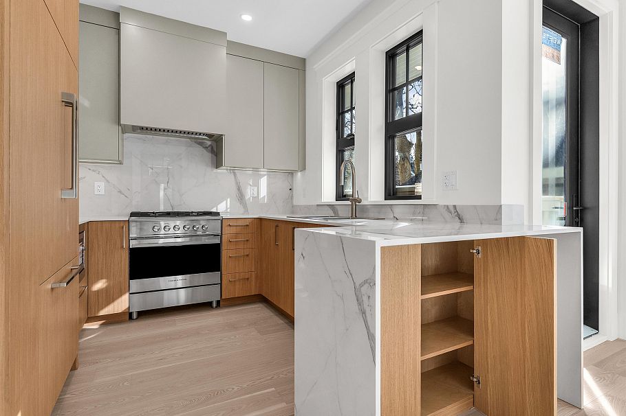 2568 W 2nd Avenue Vancouver, BC - 7