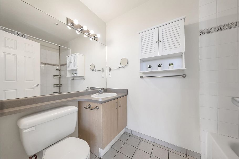 908 1010 Howe Street Vancouver, BC - 18