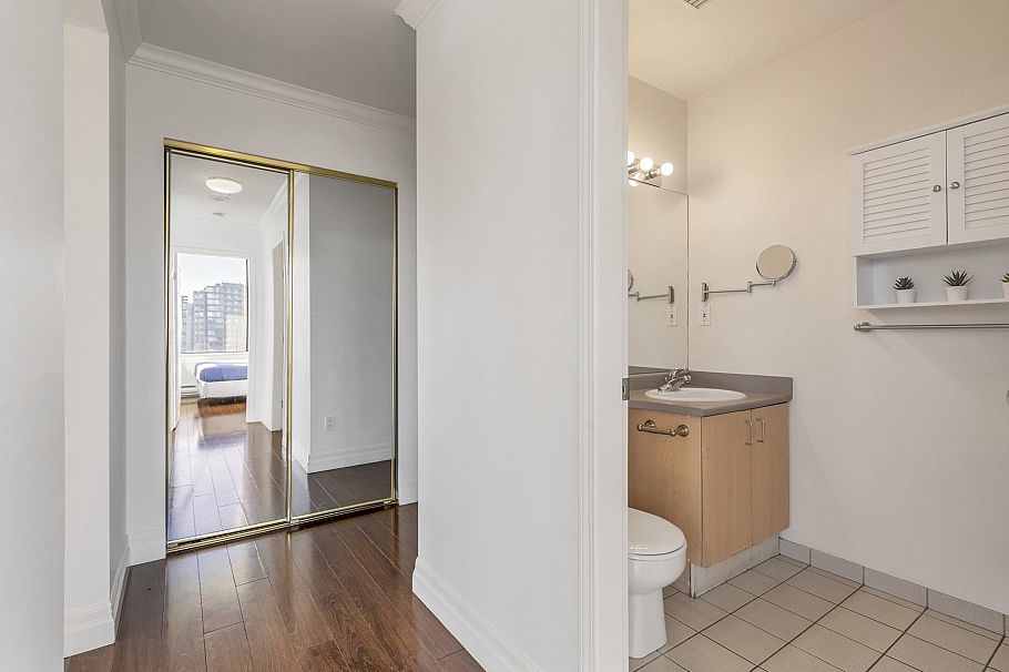 908 1010 Howe Street Vancouver, BC - 17