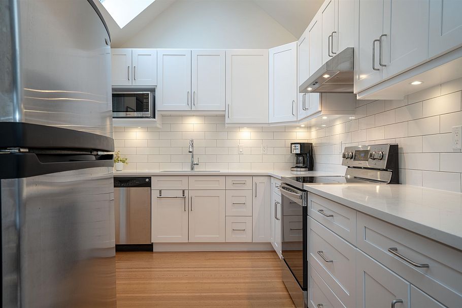 1346 Laburnum Street Vancouver, BC - 13