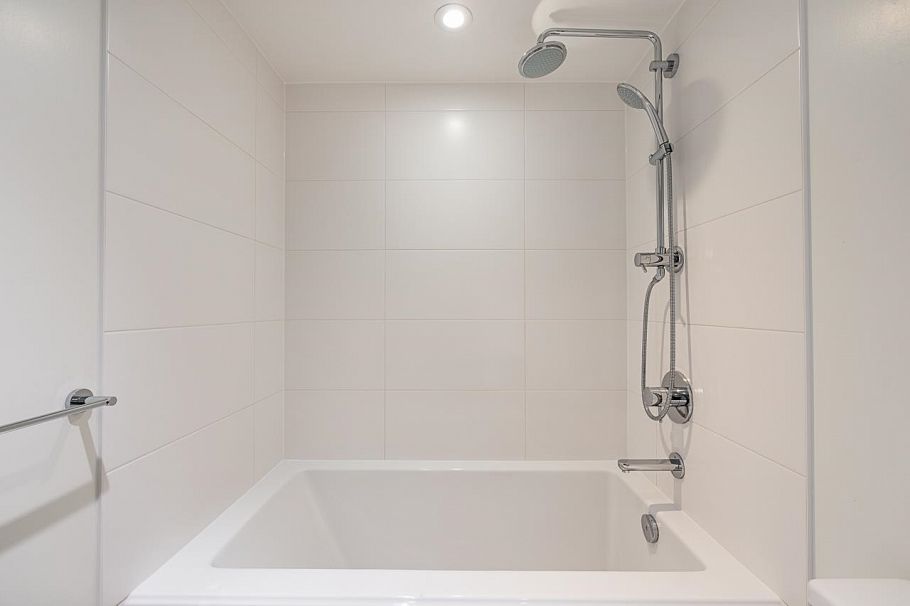 2106 1550 Fern Street North Vancouver, BC - 21