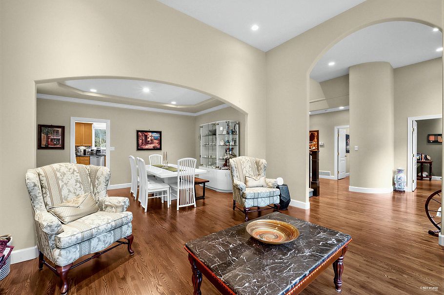 2244 Edgemont Boulevard North Vancouver, BC - 4