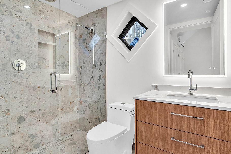 2568 W 2nd Avenue Vancouver, BC - 18