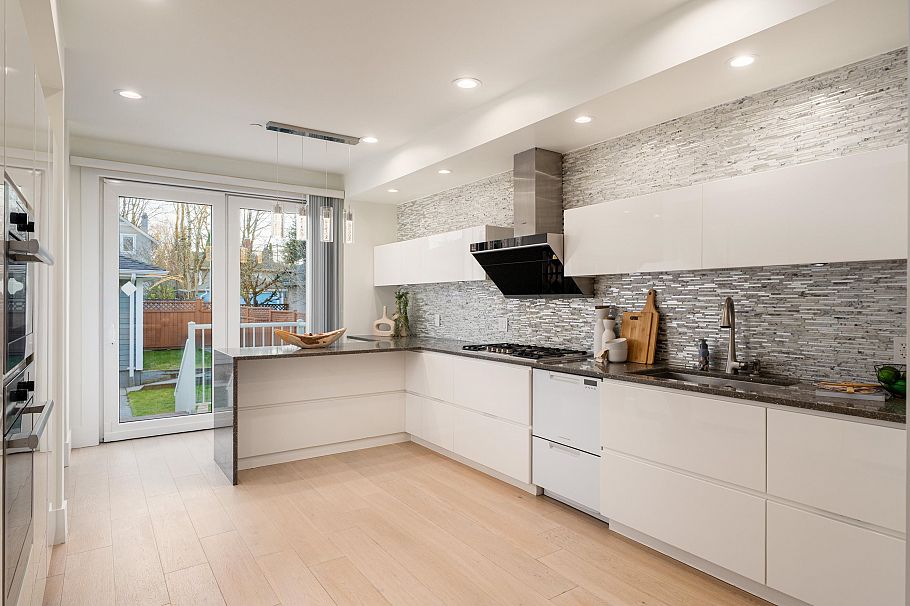 4068 W 15th Avenue Vancouver, BC - 8