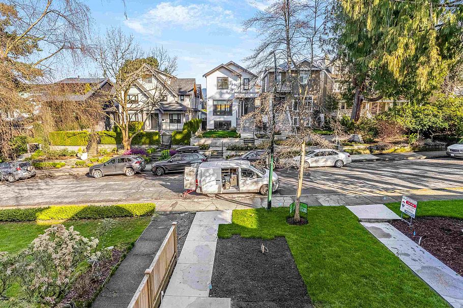 2568 W 2nd Avenue Vancouver, BC - 26