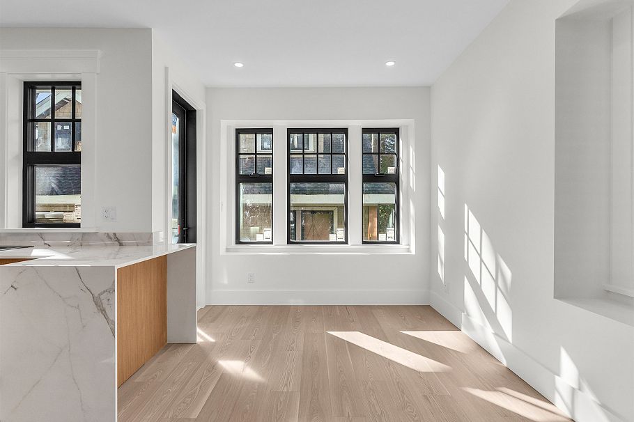 2568 W 2nd Avenue Vancouver, BC - 9